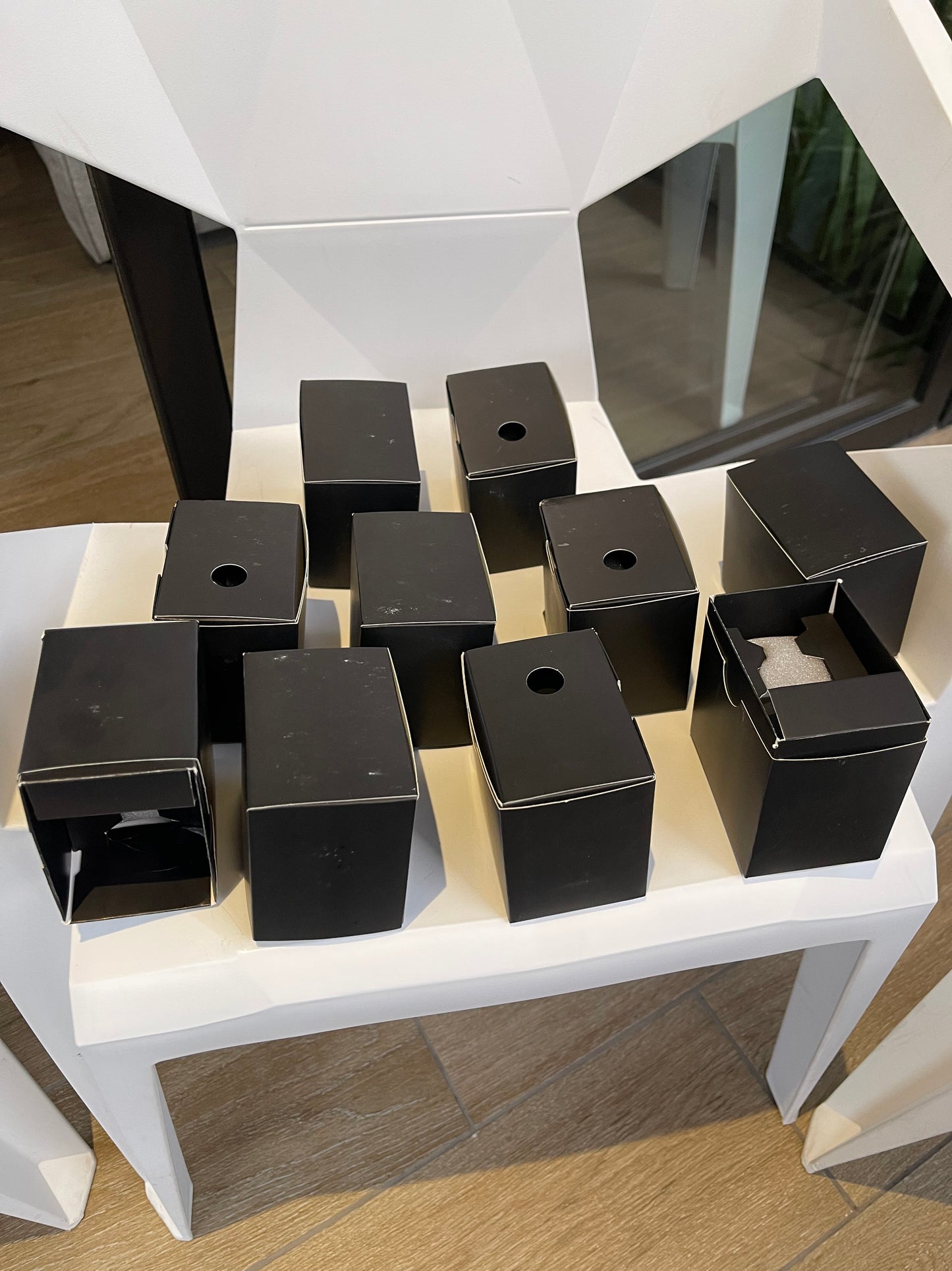 10 CAJAS NEGRAS DE PRESENTACIÓN