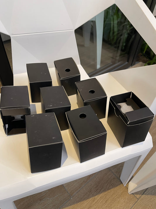 8 CAJAS NEGRAS DE PRESENTACIÓN