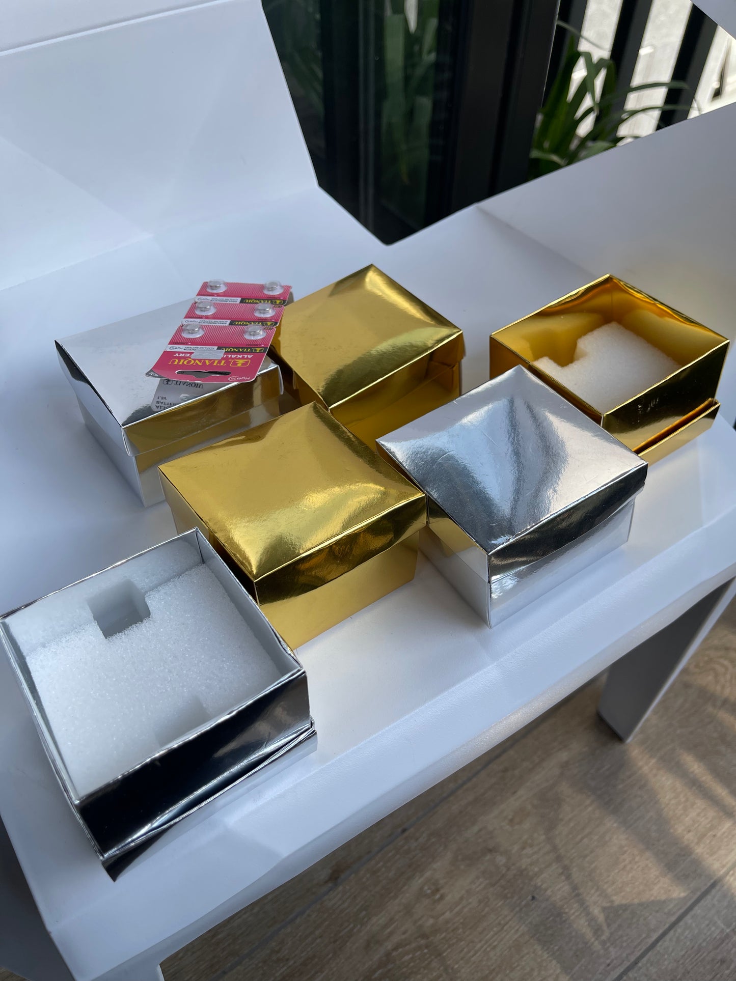 6 cajas de protección con 6 pilas de repuesto