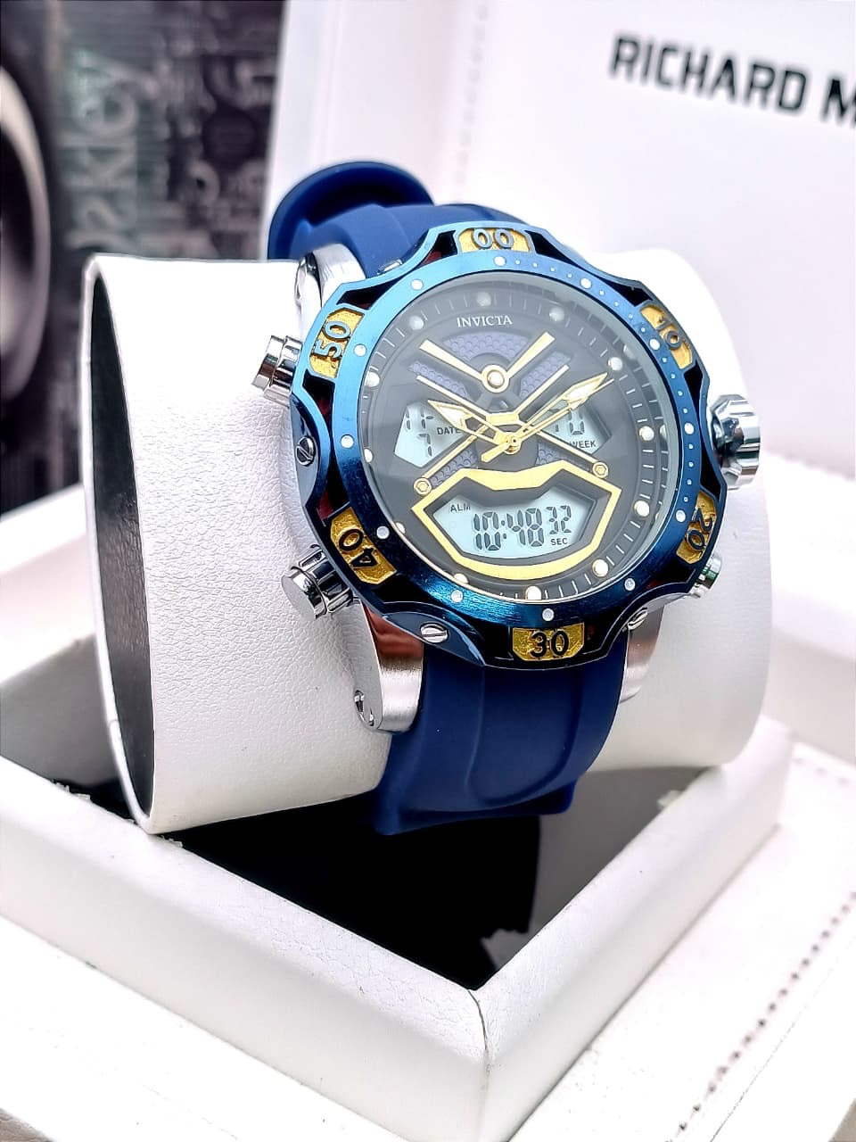 INVICTA DOBLE HORA