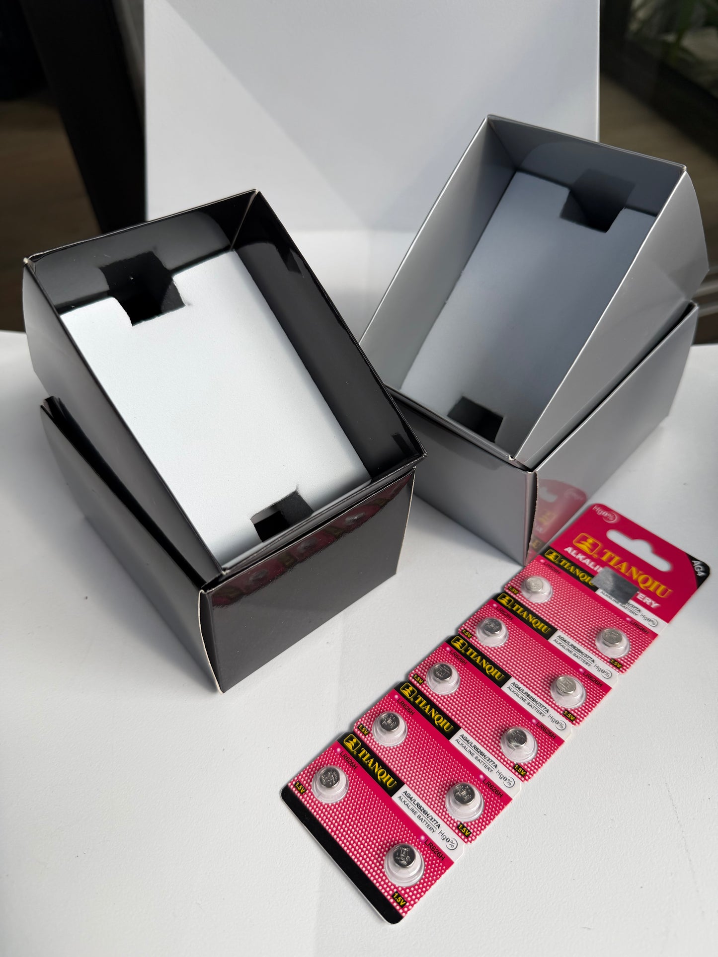 4 cajas de presentación con 4 pilas de repuesto