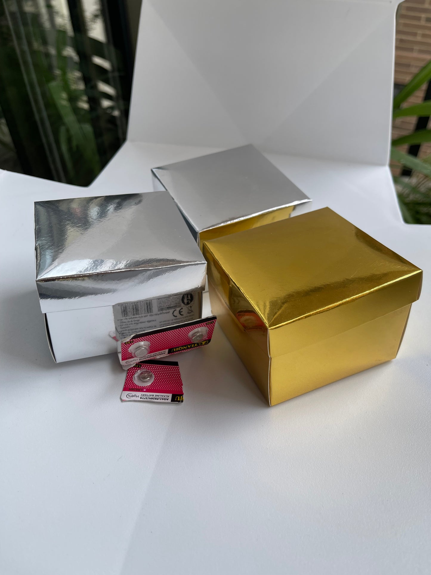 3 cajas de protección y 3 pilas de repuesto