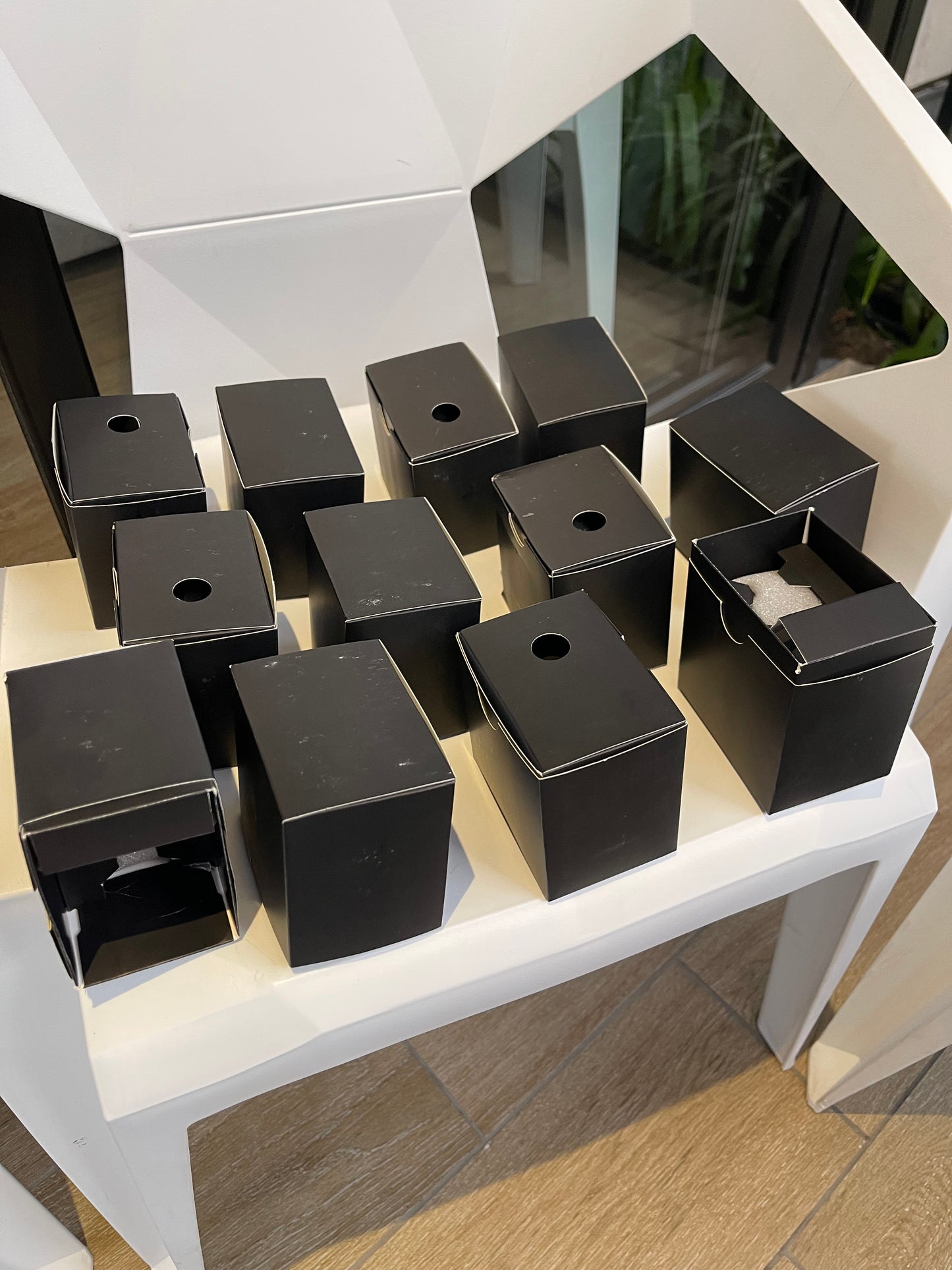 12 CAJAS NEGRAS DE PRESENTACIÓN